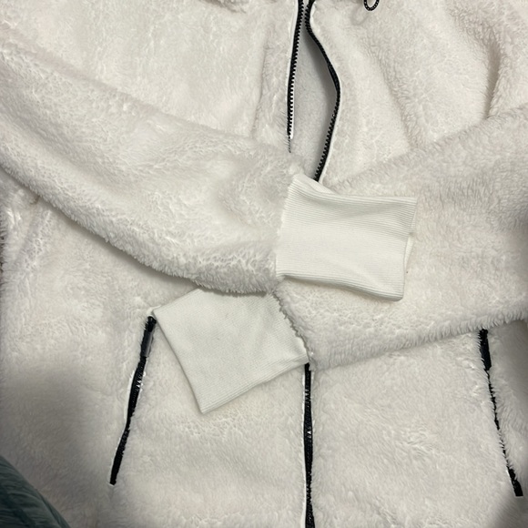 NWT cozy fleece! - Picture 4 of 6